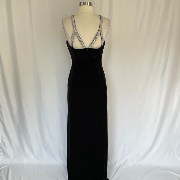 Black Velvet Beaded Strappy Back Evening Gown Size 8 Long Formal Dress by AQUA - Picture 2 of 13